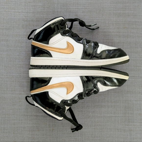 Nike Jordan 1 Mid SE Black Gold 3Y - Picture 5 of 8
